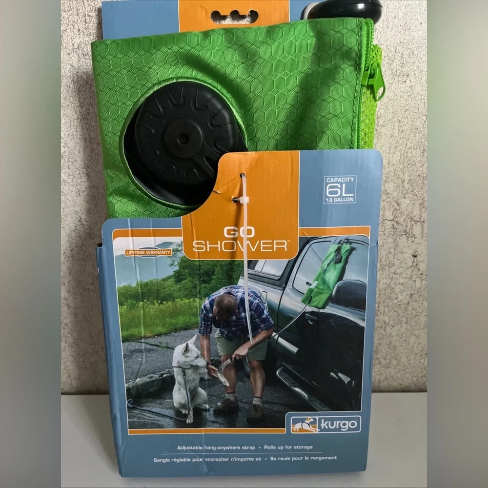 Kurgo Outdoor Go Shower for Pets. Adjustable strap green new